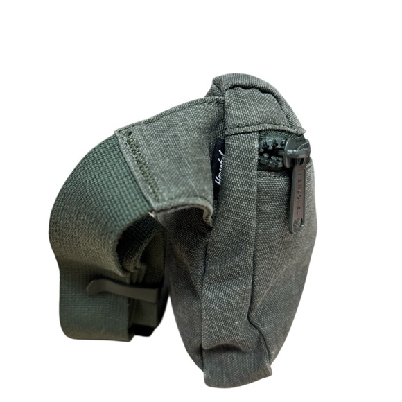 HERSCHEL SUPPLY COMPANY - Unisex Military Green Fifteen Hip Sack, One Size - Picture 3 of 6